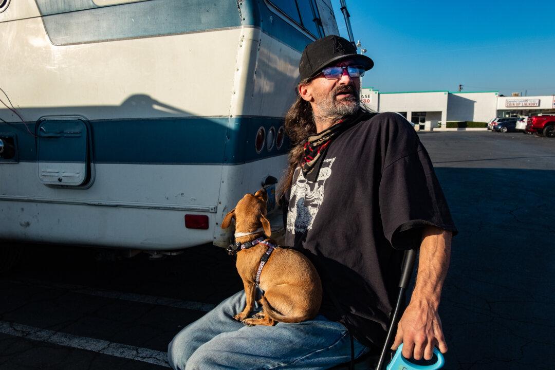 Fullerton, a ‘Haven for RV Parking,’ Struggles With Homelessness