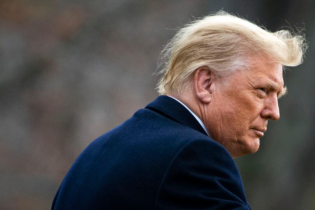 White House: Trump Signs Memo to Block Antifa Members From Entering US