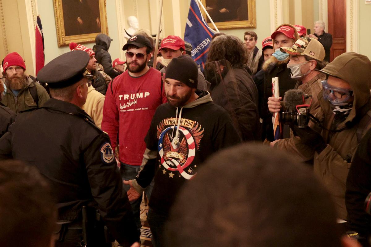 EXCLUSIVE: Capitol Police Officers Were Investigated, Some Found Guilty of Being Friendly to Jan. 6 Protesters