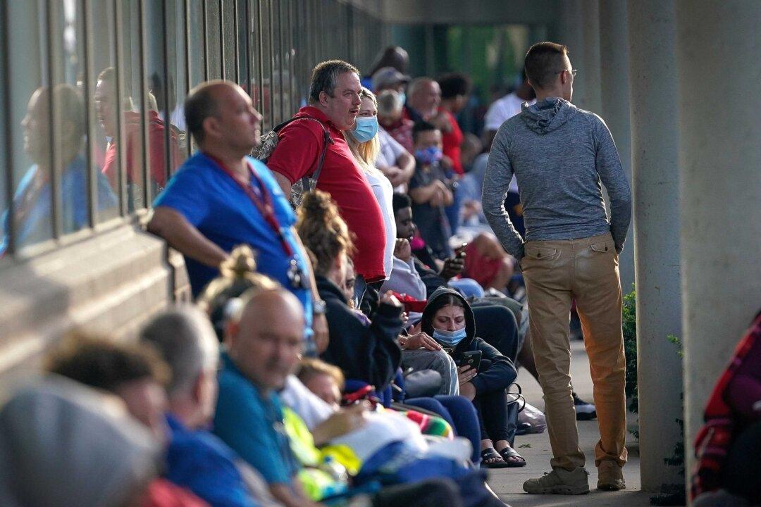 US Weekly Jobless Claims Unexpectedly Fall; Trade Deficit Widens Sharply