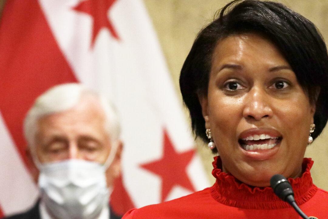 DC Orders Teachers, Child Care Workers, Eligible Student-Athletes Get Vaccinated by Nov. 1