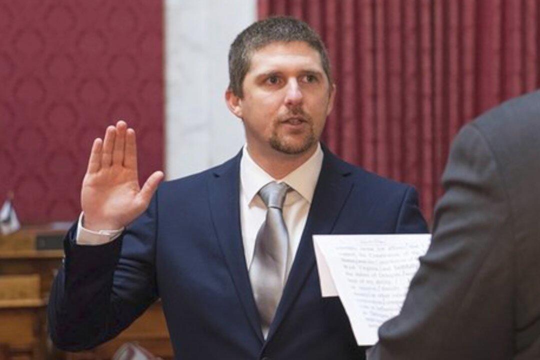 Former Lawmaker Convicted After Entering Capitol on Jan. 6 Now Running for Congress