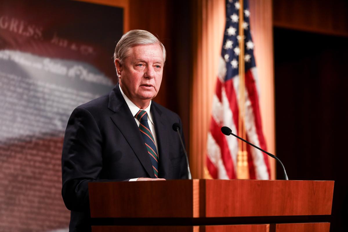 Lindsey Graham Urges Chuck Schumer to Dismiss Trump Impeachment