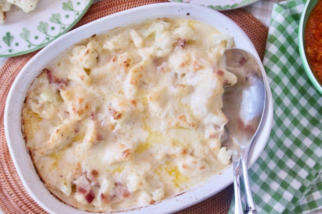 Cheesy Cauliflower and Bacon Gratin