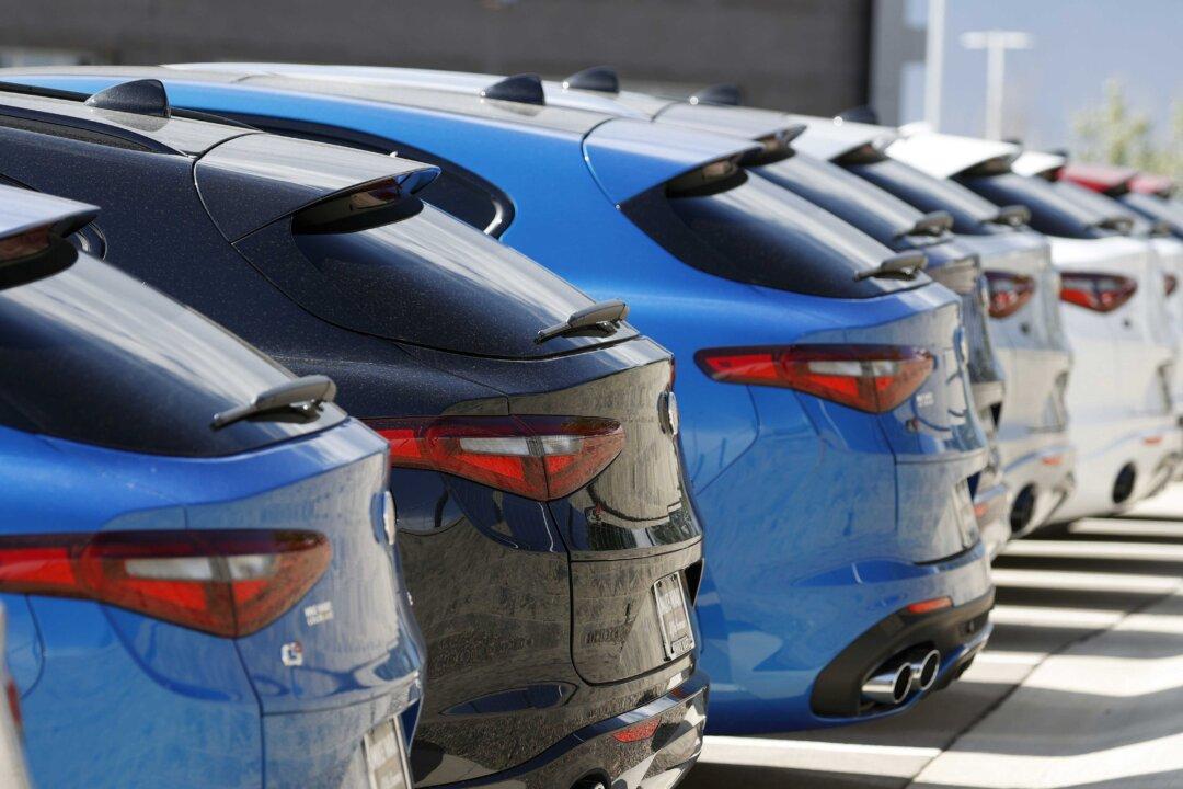 US Consumer Credit Up 4.4 percent in November, Best in 5 Months