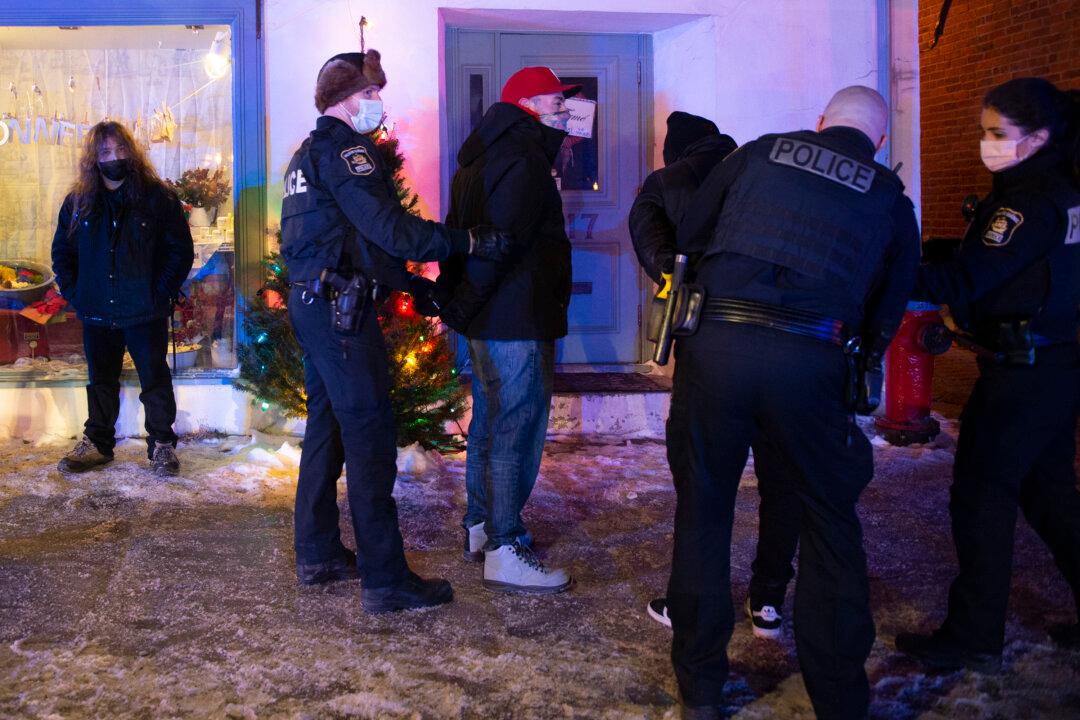 Quebec Police Fine Residents Protesting Against New Curfew Measure