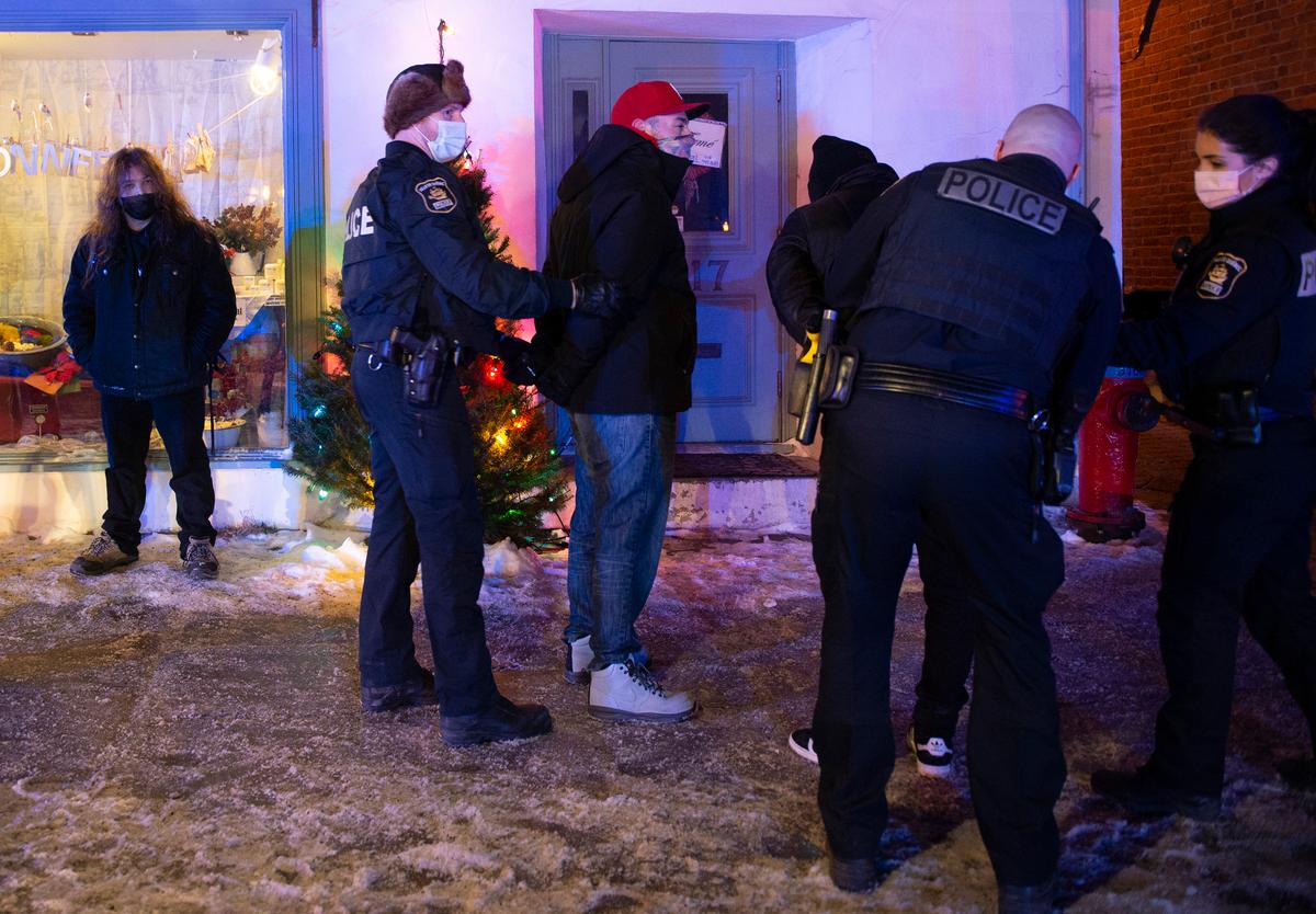 Quebec Police Fine Residents Protesting Against New Curfew Measure