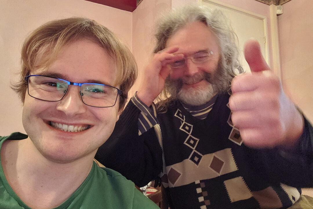 23-Year-Old Man Reunites With Missing Homeless Father on Christmas Eve After 16 Years