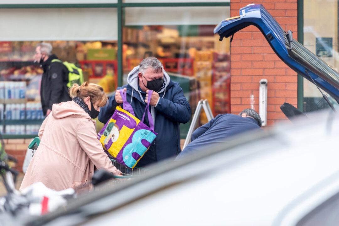 Morrisons Becomes First UK Supermarket to Ban People Who Refuse Masks
