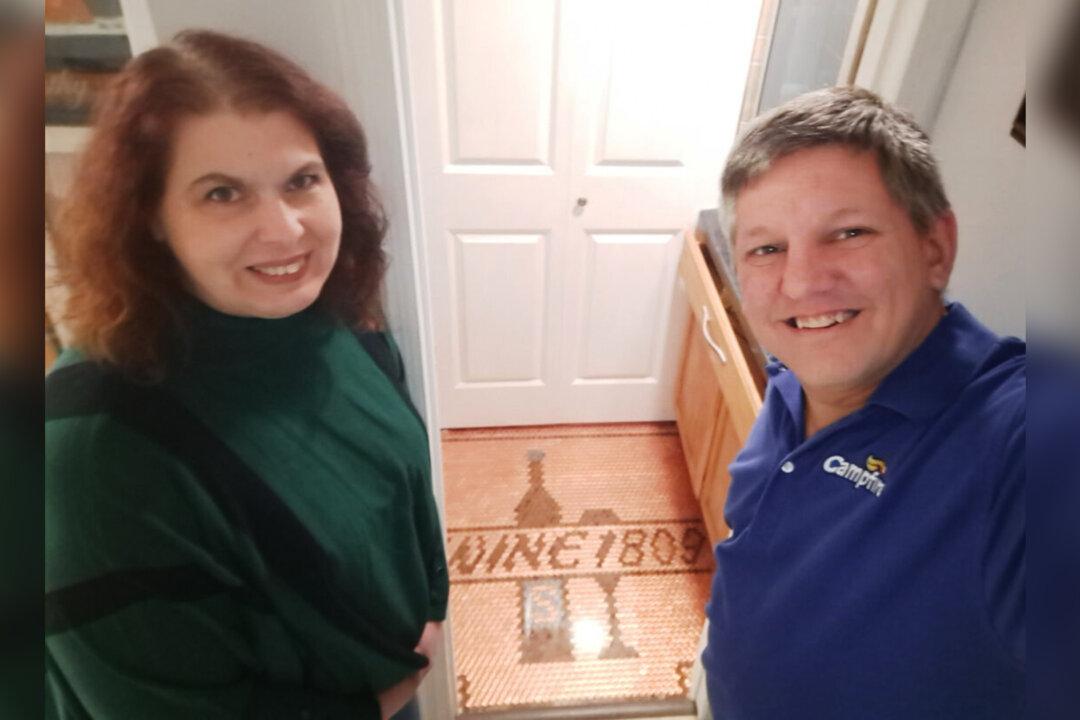 Crafty Husband Surprises Wife by Covering Wine Cellar Floor With Almost 3,000 Pennies