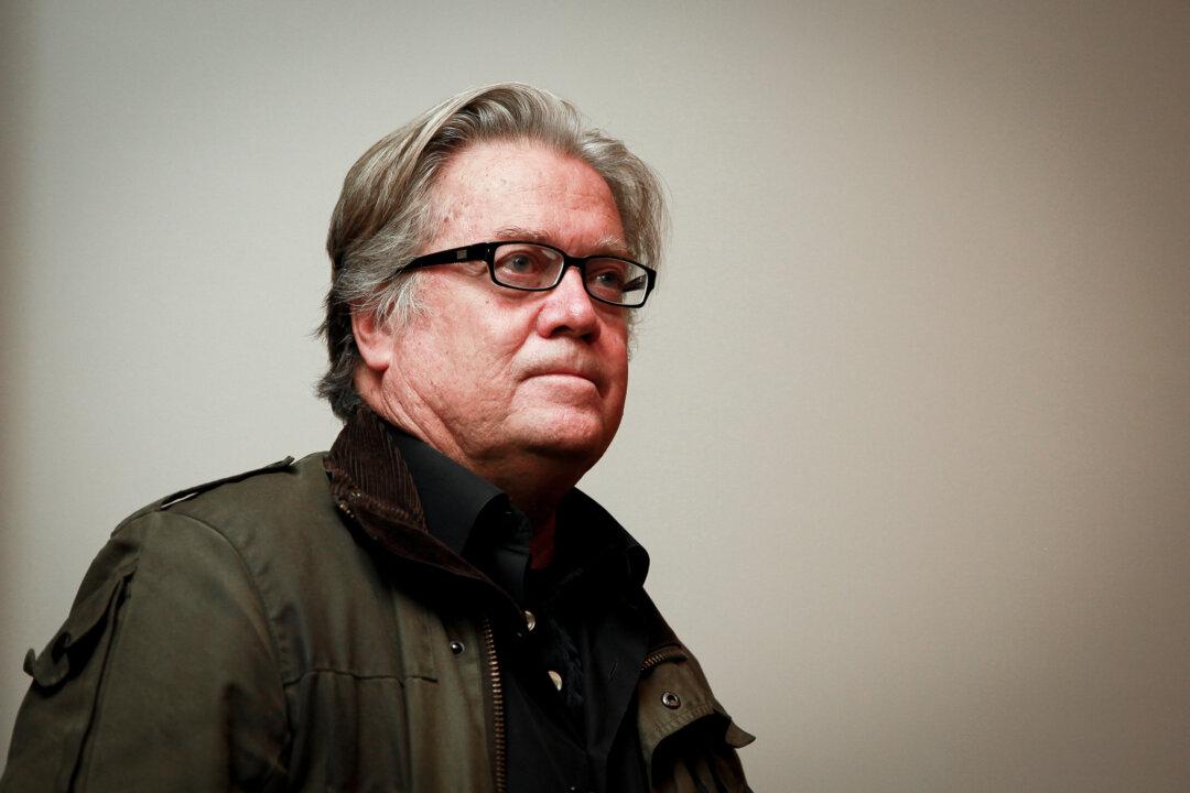 Prosecutors Ask Judge Not to Dismiss Bannon’s Indictment Despite Trump Pardon