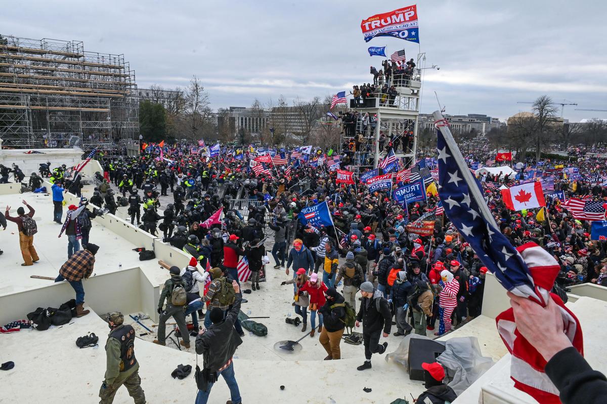 2 Men Charged With Spraying Chemicals on US Capitol Police to Remain Behind Bars