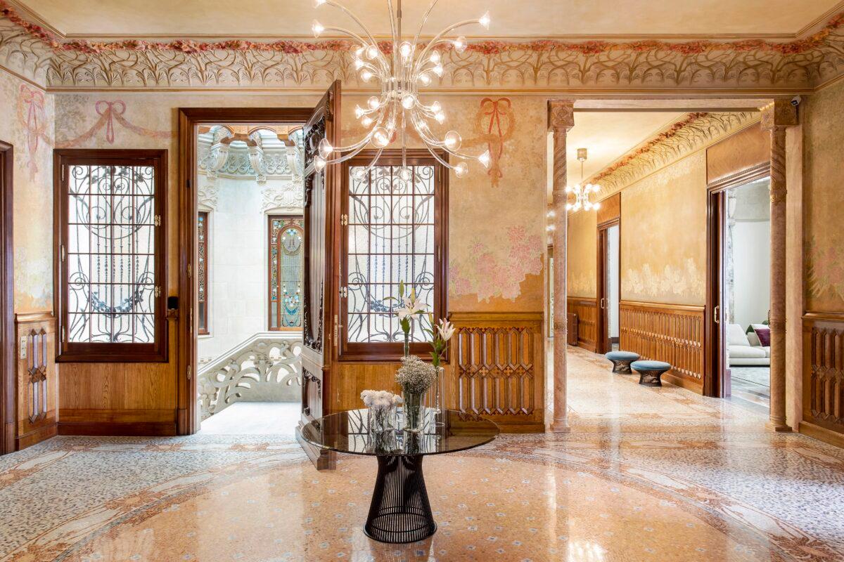 The palatial residences transport one back to experience old-world grandeur. (Jordi Folch and Jose Hevia)