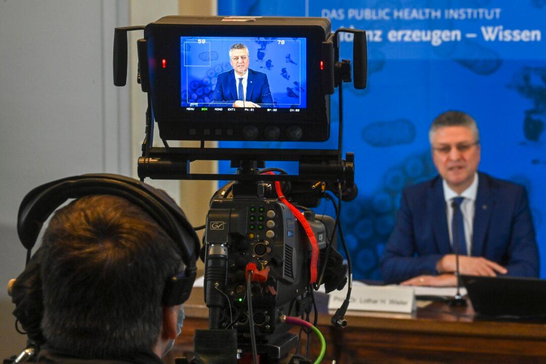 German Lockdown Loopholes Criticized as Deaths Hit New High