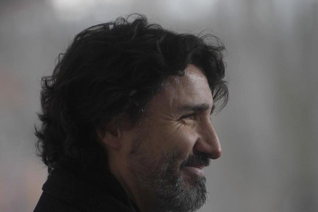 Trudeau Leaves Door Open to Tighter Travel Ban, Eyeing COVID-19 Mutations Abroad