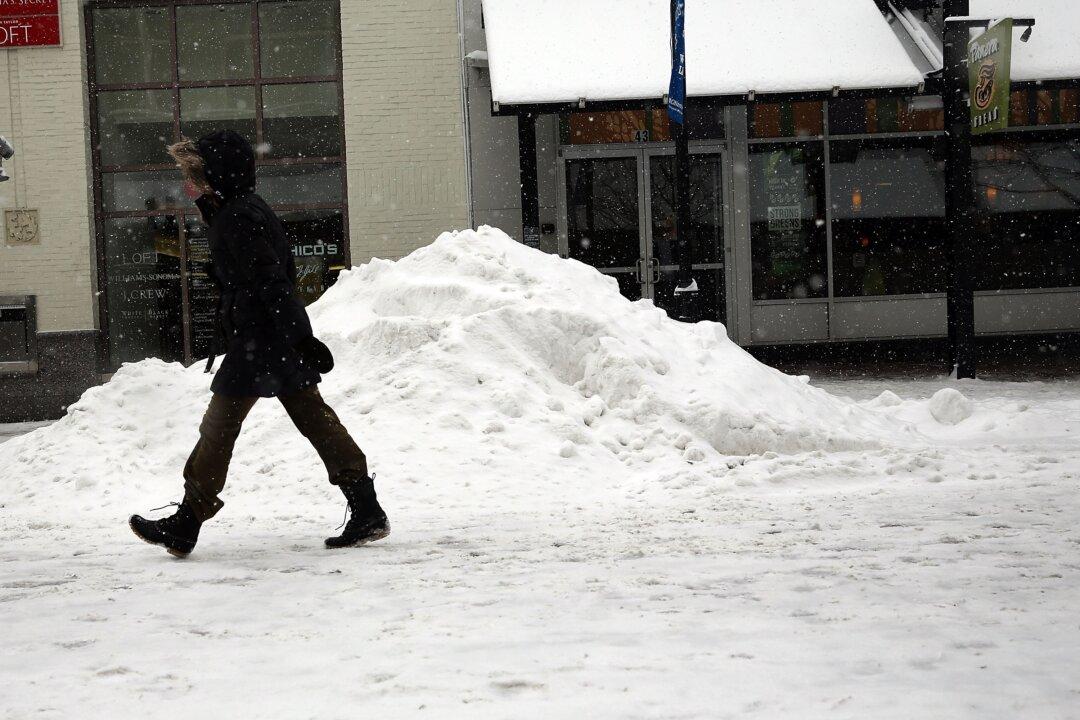 Wind, Rain, Heavy Snow Hit New England, Cause Power Outages