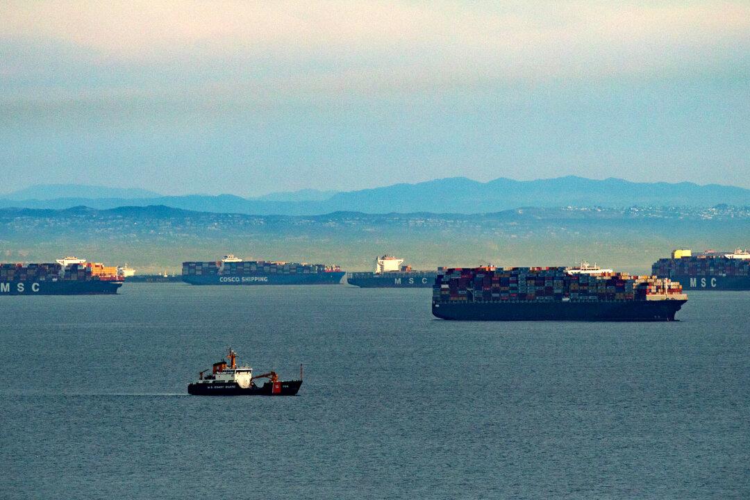 Newsom Signs Executive Order Aimed at Alleviating Port Congestion