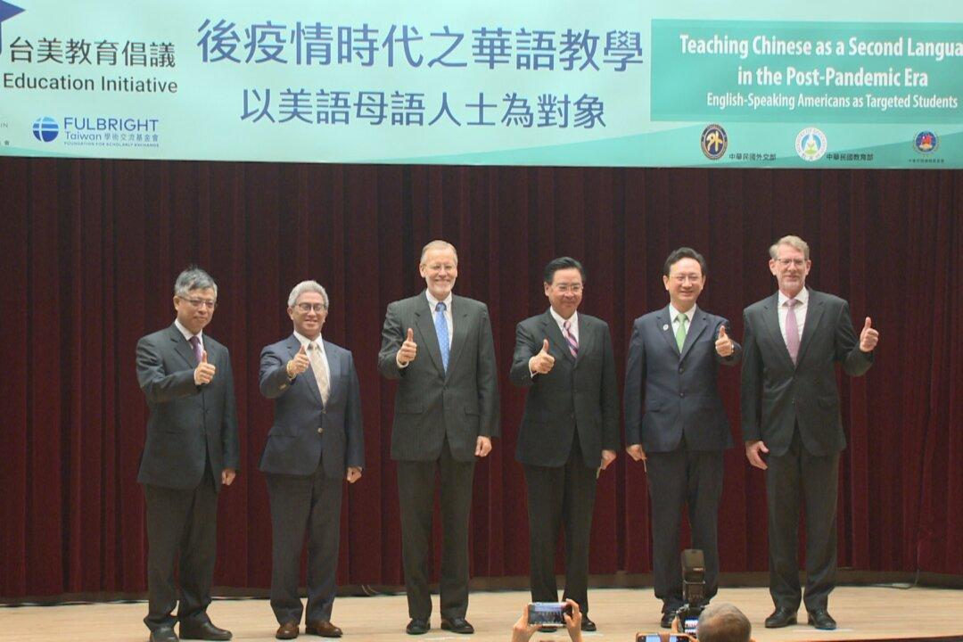 US Official Encourages People to Do Language Exchange Programs in Taiwan Instead of China