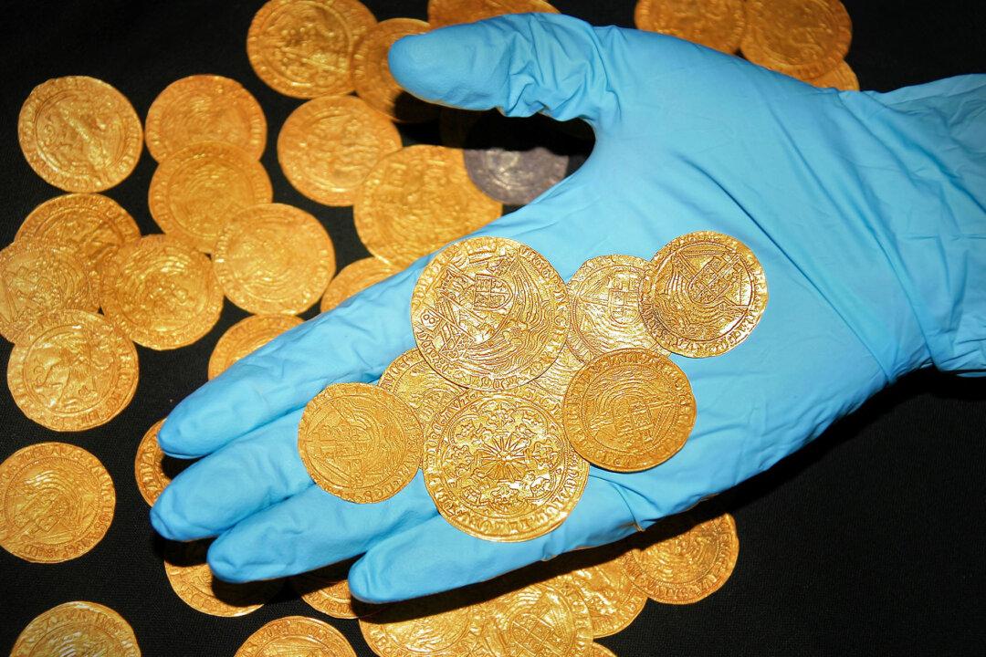 Gardener Digs Up 63 Medieval Gold Coins Inscribed With Initials of Henry VIII’s First Three Wives