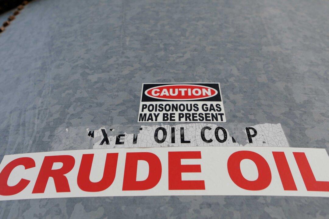 US Shale Producers Lock in Future Sales as Oil Prices Rise to One-Year High