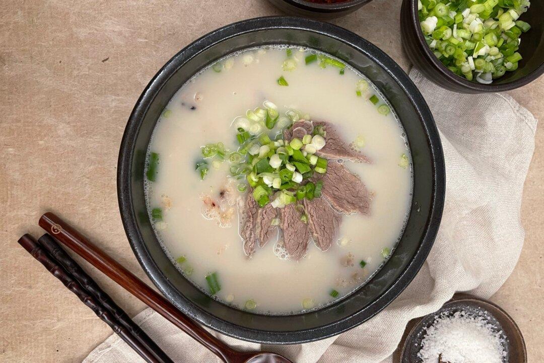 Seolleongtang (Korean Beef Bone Soup)