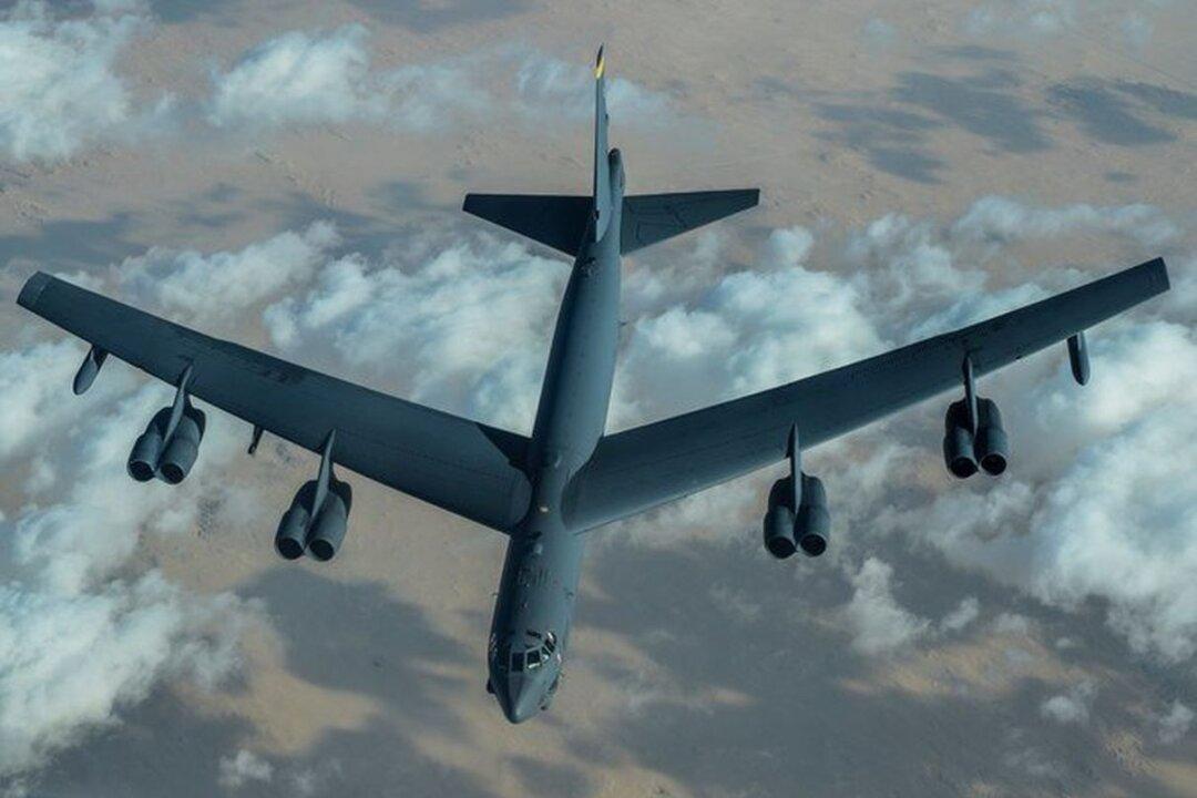 US B-52 Bombers Fly Over Middle East in Show of Force