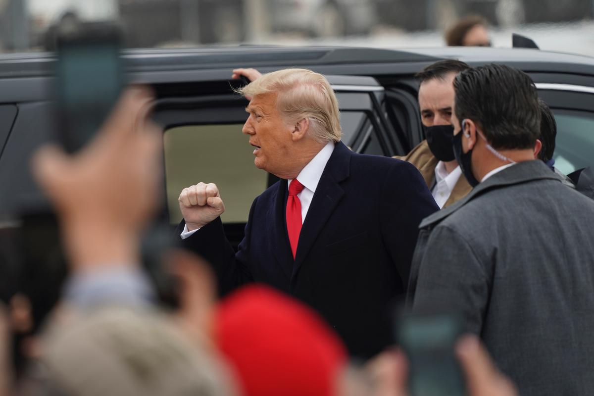 Trump Issues Executive Order Preventing Career Bureaucrats From Having Final Word on Federal Rules