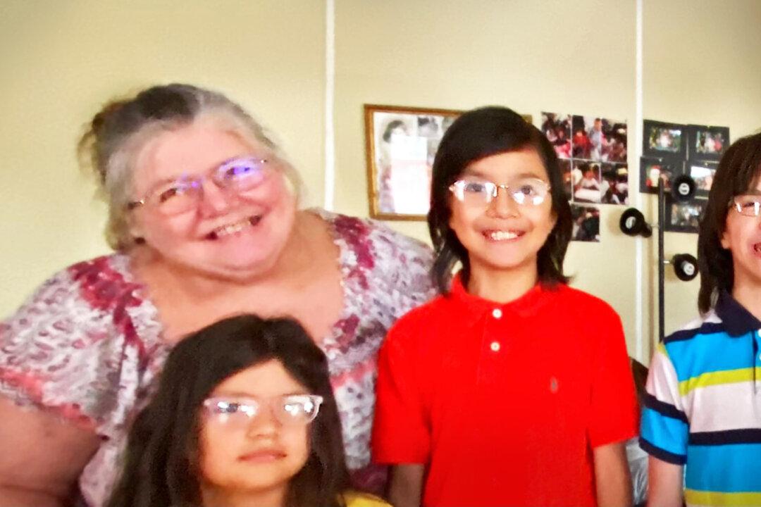 ‘God Listens’: Grandma of 5 With Leaky, Broken Roof Has Prayers Answered, Thanks to Charity