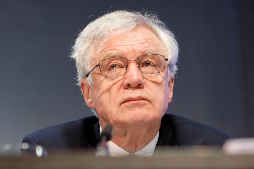 Experts Demand ‘Shopping List’ of COVID-19 Vaccine Safety From ONS