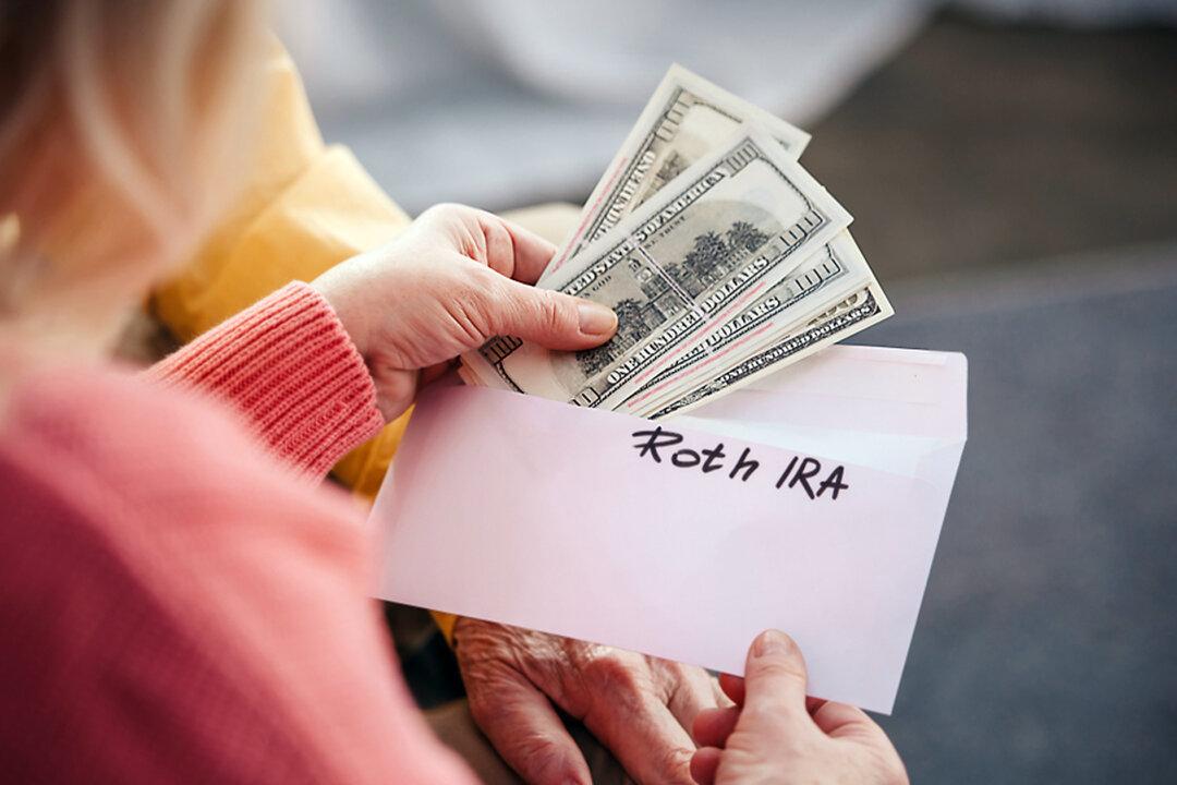 Working Mom Shares Incredible Money-Saving Tip From Dad Who Retired at 54, Takes Leave to Raise Kids