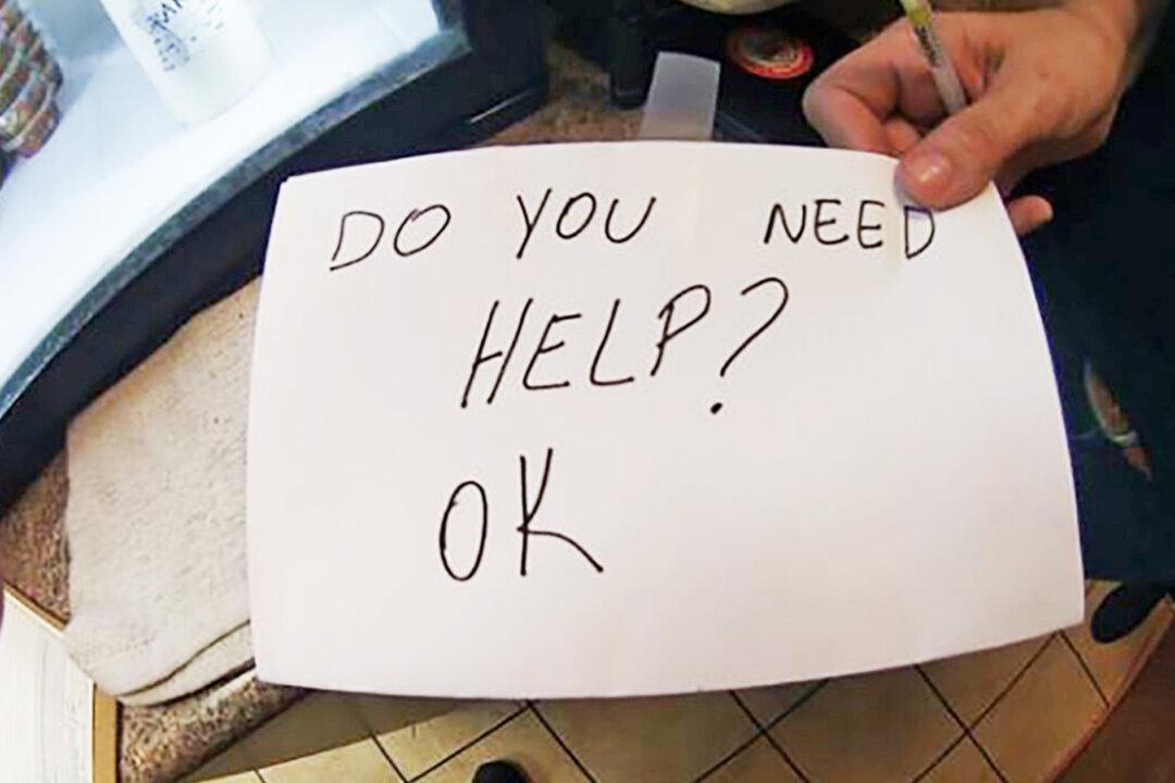 Waitress Saves Boy From Abusive Parents by Secretly Holding a Sign: ‘Do You Need Help?’