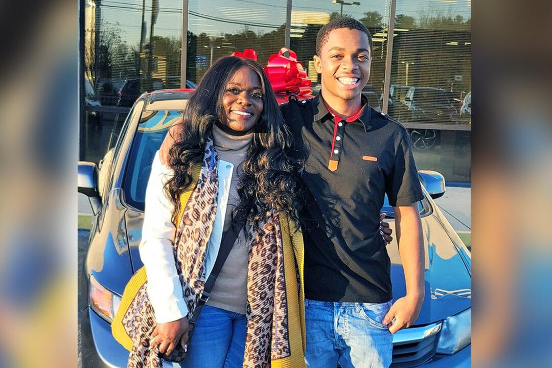 Woman Gifts a Car to High School Senior Who Walked 7 Miles Each Day to 40-Hour-Per-Week Job