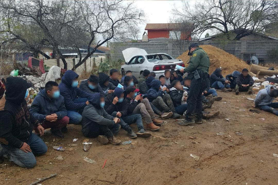 Migrants Increasing at ‘Concerning Rate’ on Southern Border, Says CBP Agent