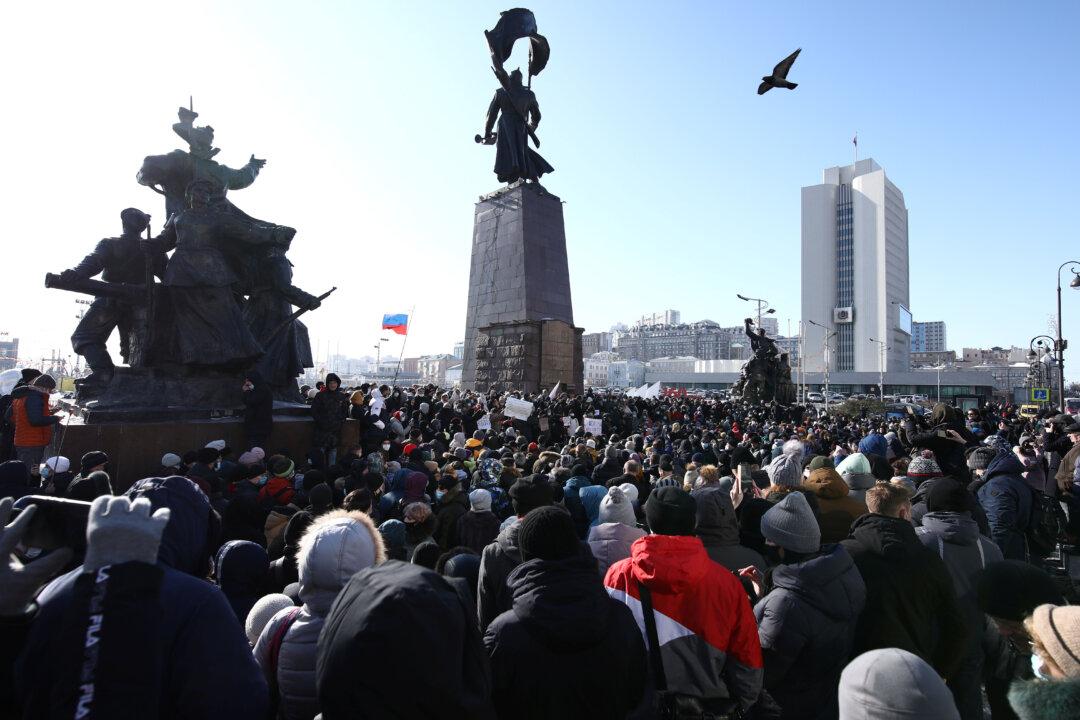 Police Arrest Over 2,000 at Russia Protests Backing Jailed Kremlin Foe Navalny