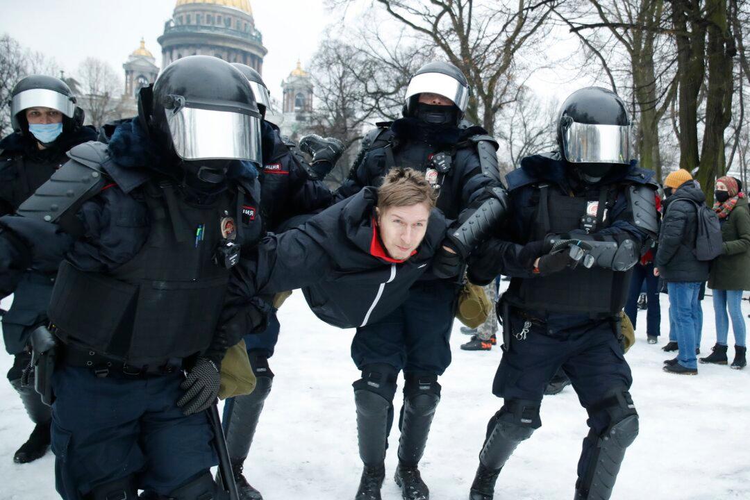 3,000 Arrested at Protests Demanding Navalny’s Release