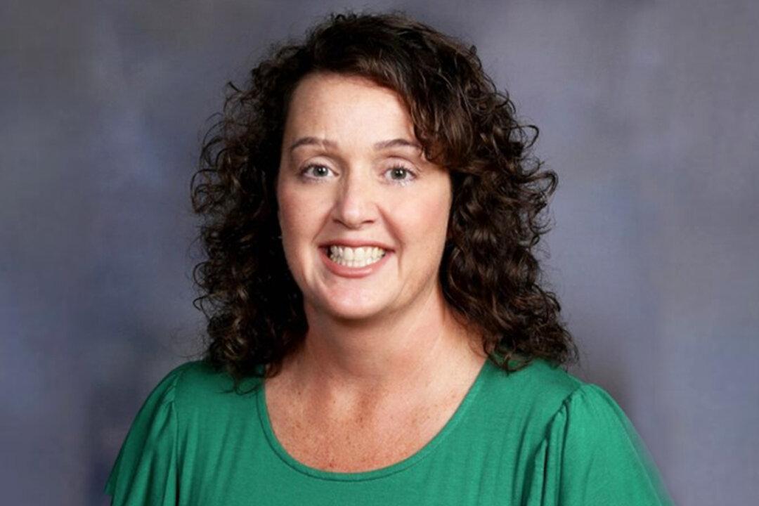 Principal Drives Bus to Take Students Back Home Safely Amid COVID-19 Staff Shortages