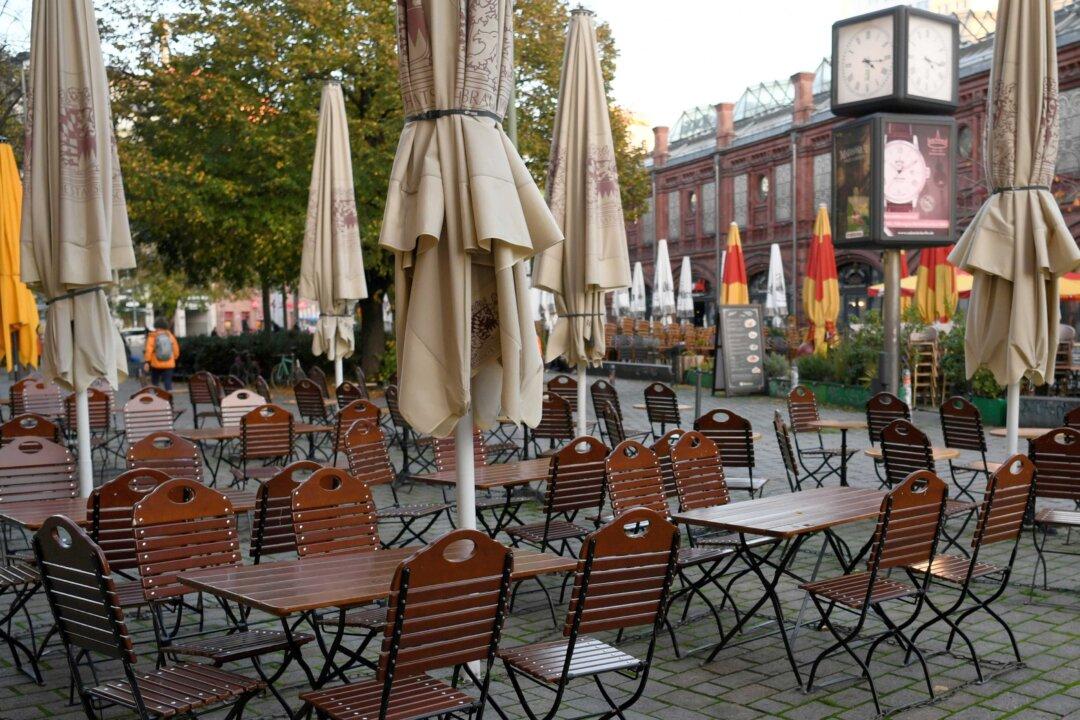 Eurozone Business Activity Shrinks in January as Lockdowns Hit Services