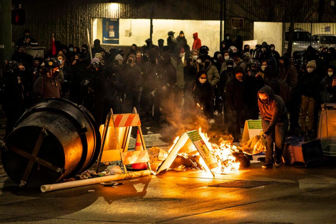 Antifa Descends on Tacoma, Washington, to Smash Windows and Set Fires