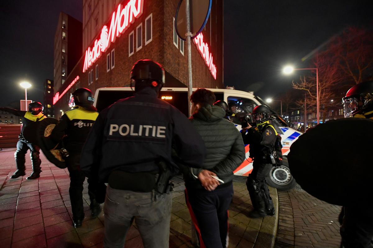 Calm Returns to Dutch Cities After Riots, With Police out in Force