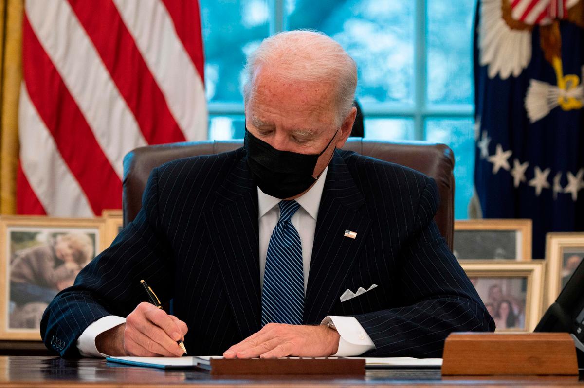 Biden Sets Record for Executive Orders in First 6 Days in Office