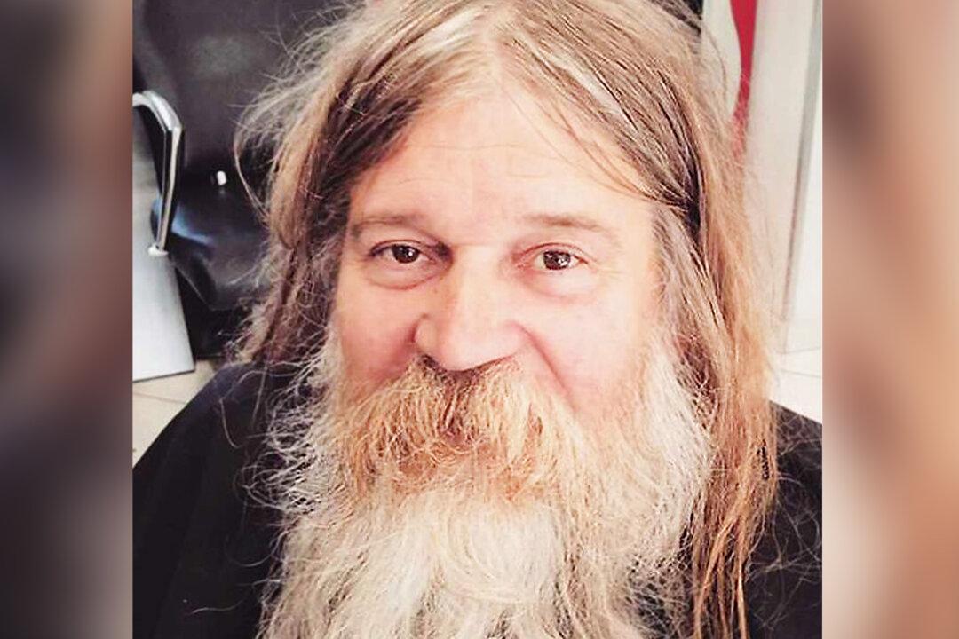 French Barber Gives Homeless Man Incredible Transformation, and Video Goes Viral