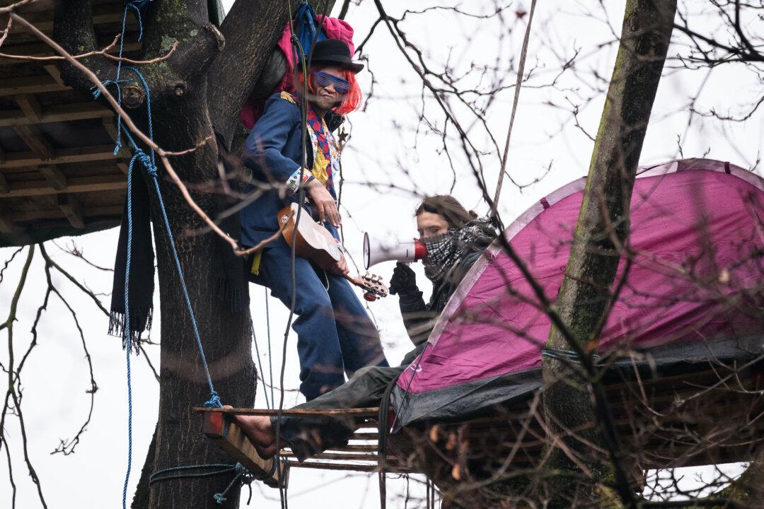 Struggle Between Euston Tunnel Protesters and HS2 Spills into Courts