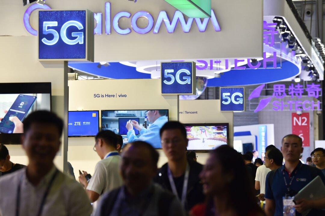 Former Google CEO, Execs, Call for ‘Disentangling’ of US and Chinese Tech Sectors