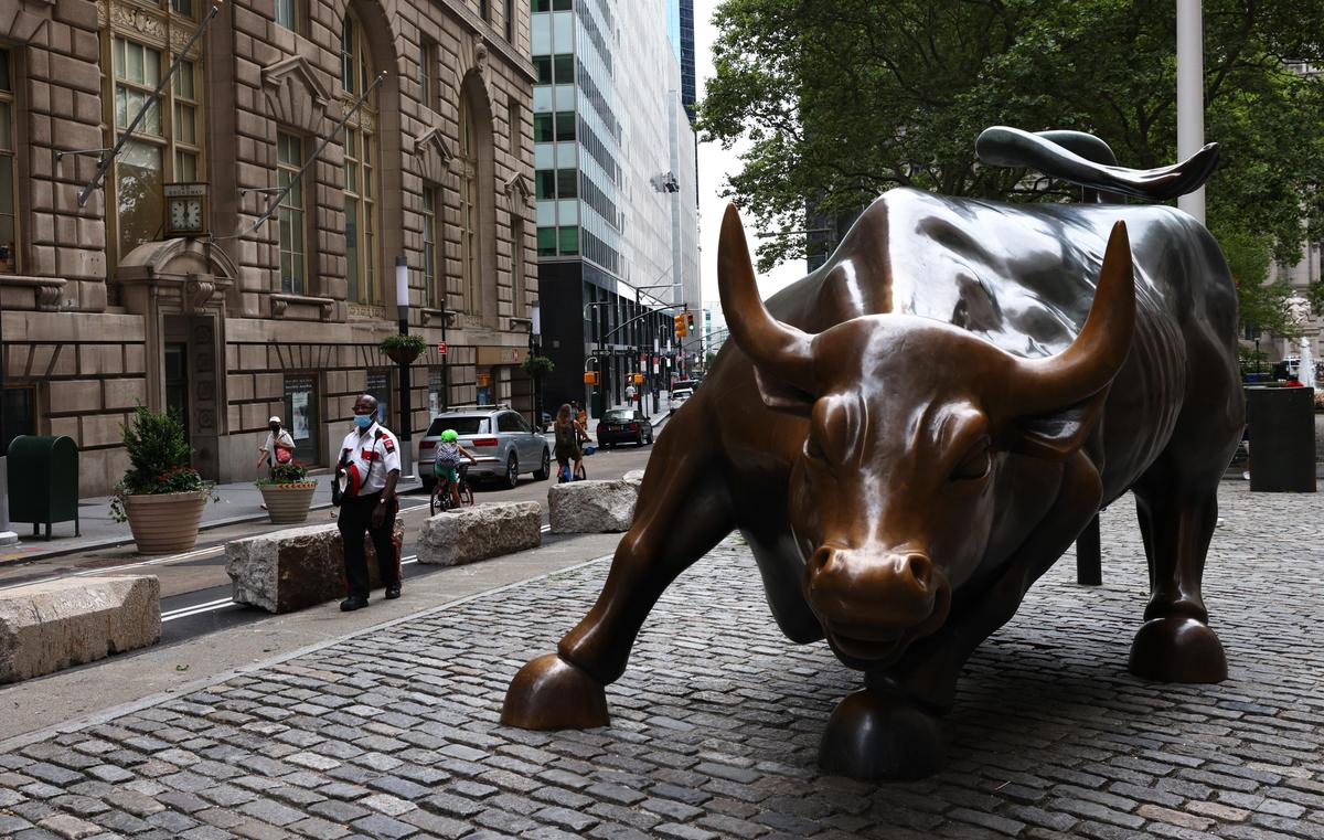 Organized Small Investors Plan to Crush Hedge Funds by Buying GameStop Stock