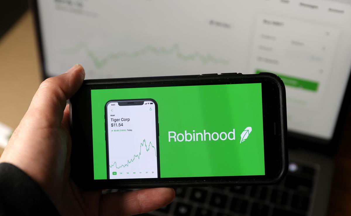 Robinhood ‘Shooting Itself in the Foot’ by Removing GameStop Stock: Analyst