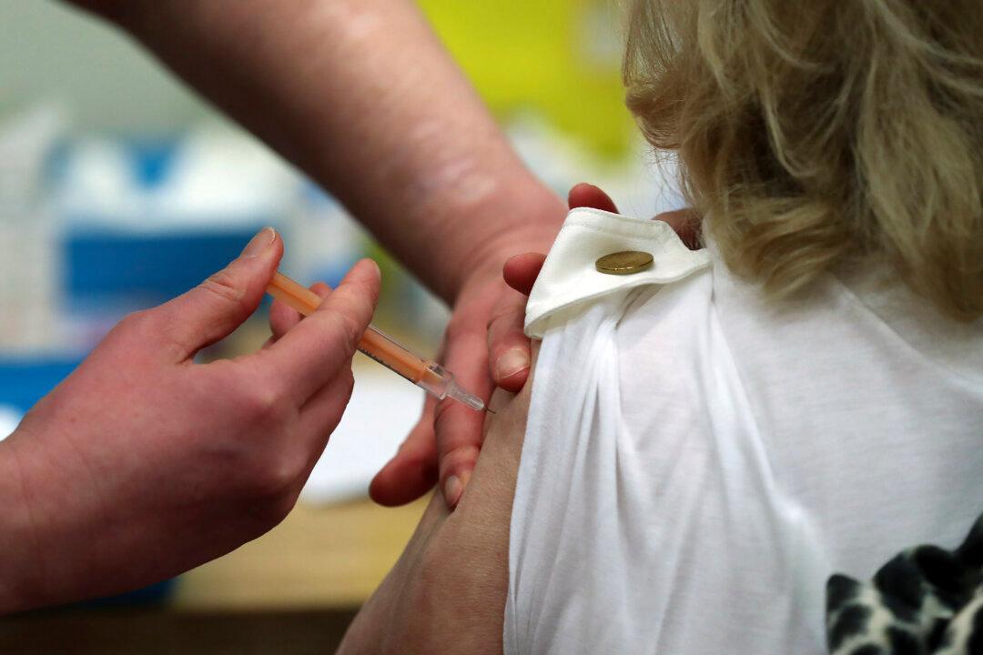 UK Minister Urges Public to Keep Faith in COVID-19 Vaccines