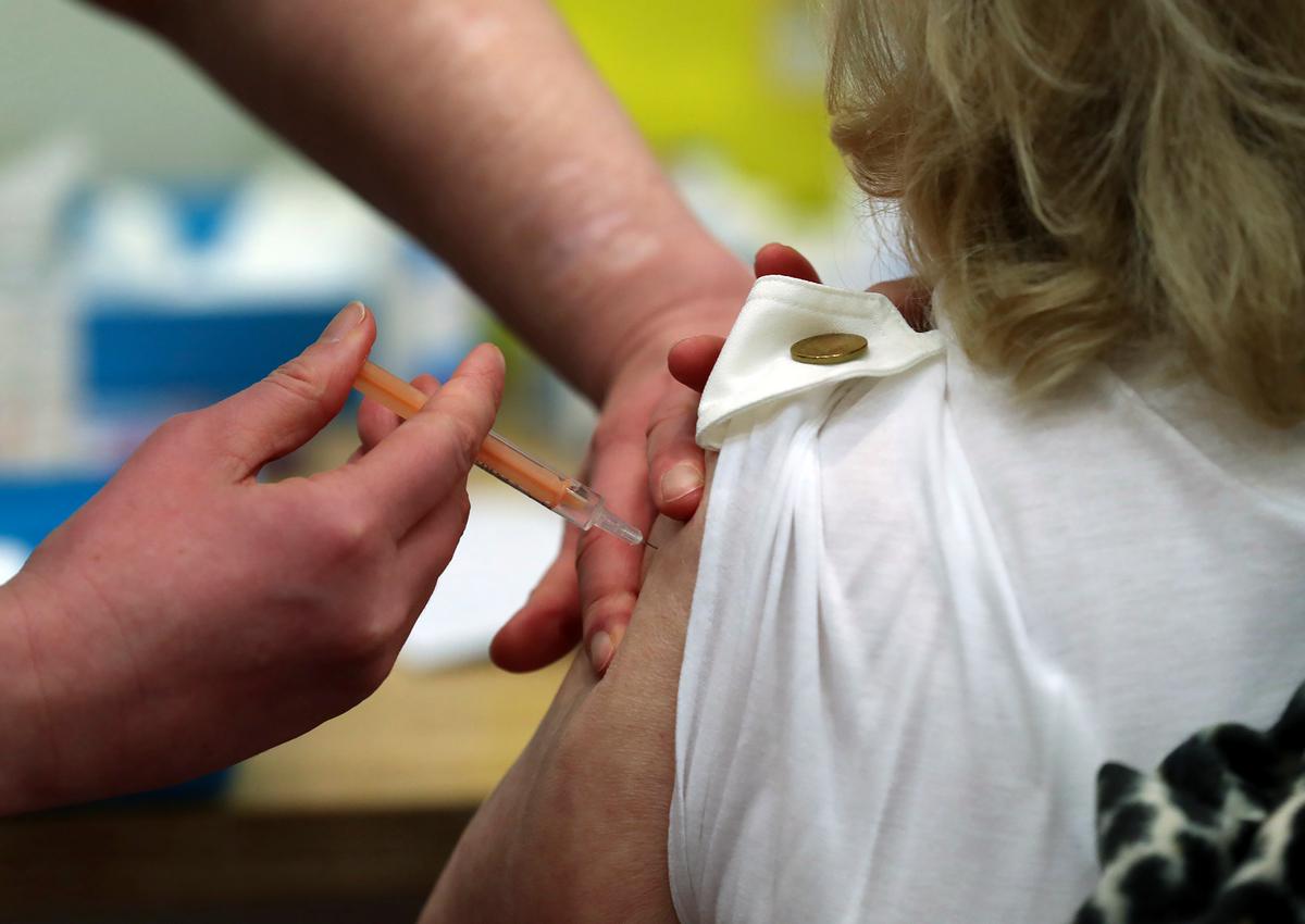 UK Minister Urges Public to Keep Faith in COVID-19 Vaccines