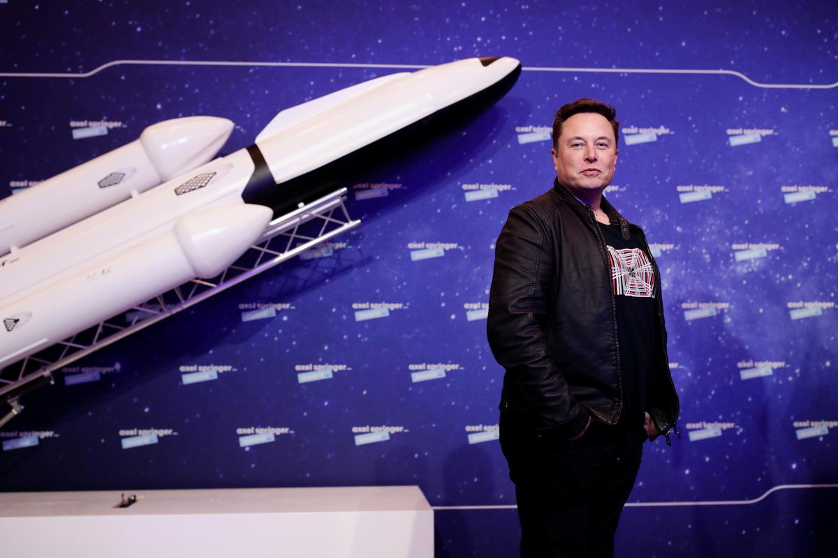 Justice Department Probes SpaceX After Hiring Discrimination Complaint