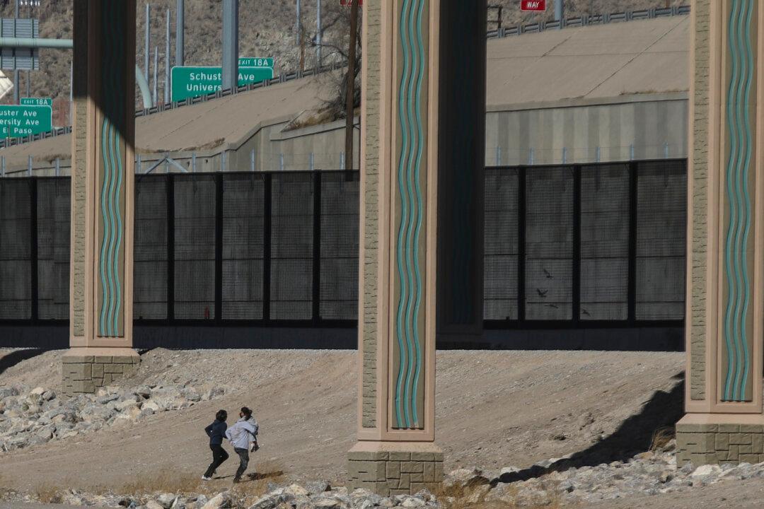 Court Lets US Border Agents Resume Removing Unaccompanied Minors Without Court Hearings