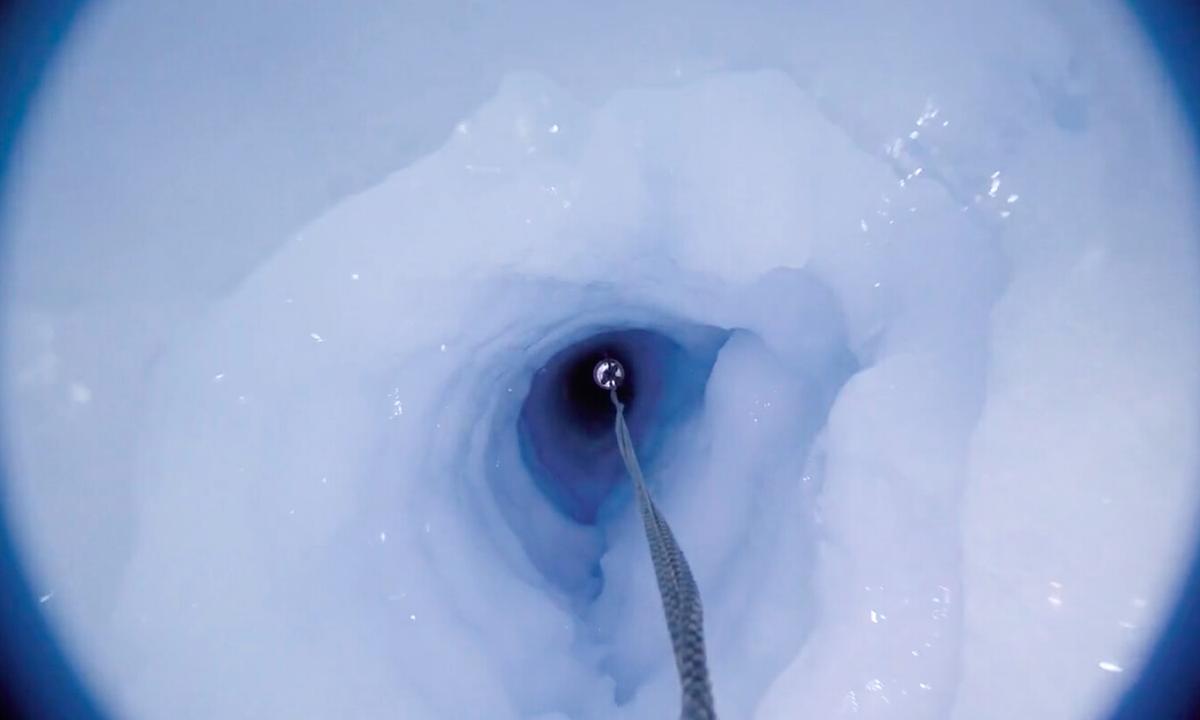 Researchers Drill Through 900 Meters of Ice, Discover Life in Total Darkness Under Antarctic Ice Shelf